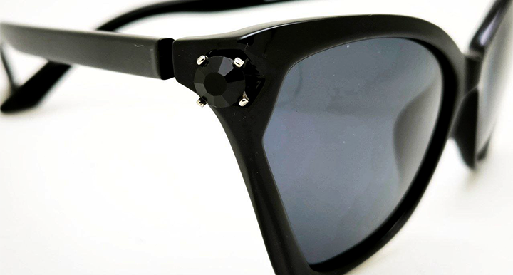 عینک آفتابی زنانه پلاریزه AOLISE مدل گربه ای تک نگین مشکی کد DET3055