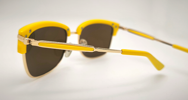 عینک آفتابی کلابمستر پلاریزه AOLISE کد DAL9071 با فریم زرد و روکش قهوه ای تیره