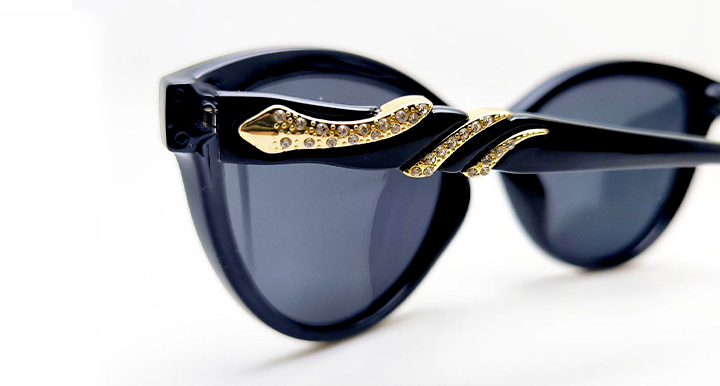 عینک آفتابی زنانه AOLISE پلاریزه طرح روبرتو کاواللی مار نگین دار مشکی