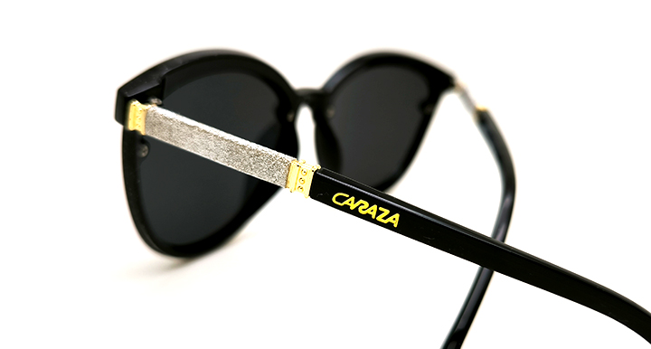 عینک آفتابی زنانه پلاریزه کارازا کد 2095 C1 فریم کائوچویی مشکی با دسته های اکلیلی